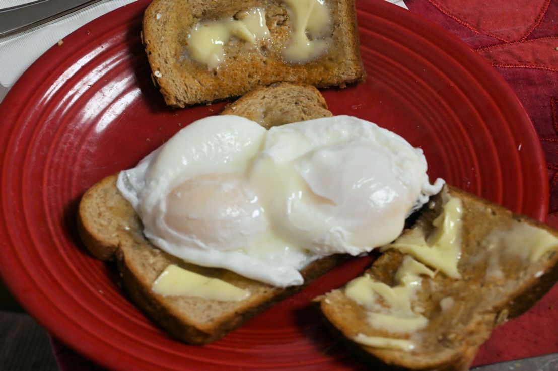 The easiest way to poach eggs